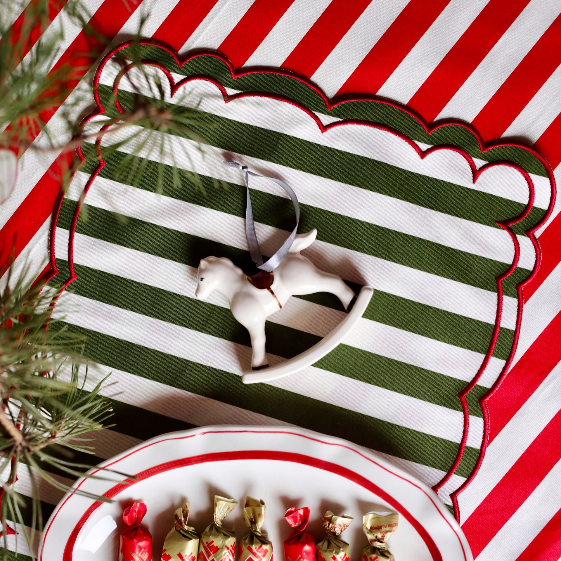 Ланчмат с вышивкой в полоску #1