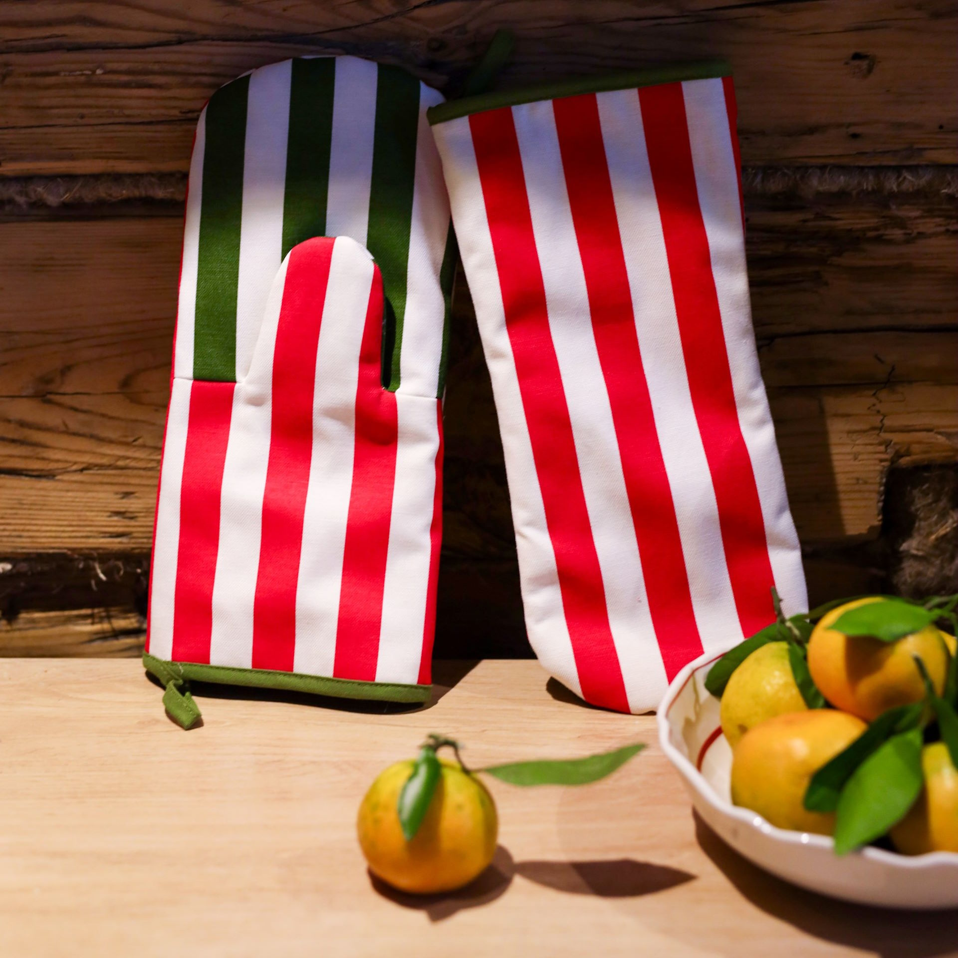 Прихватка варежка в полоску #2