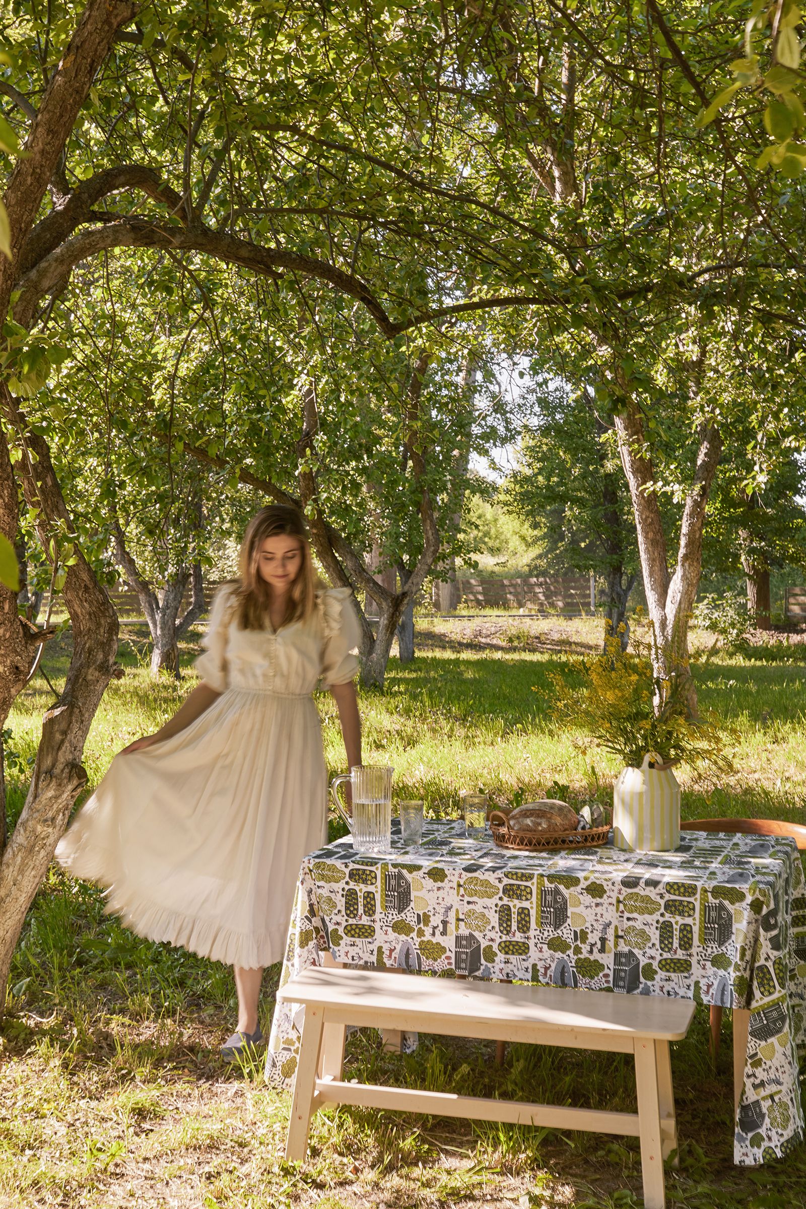 Скатерть. Серия Сельская жизнь. Белая деревня, Соня Уткина #3