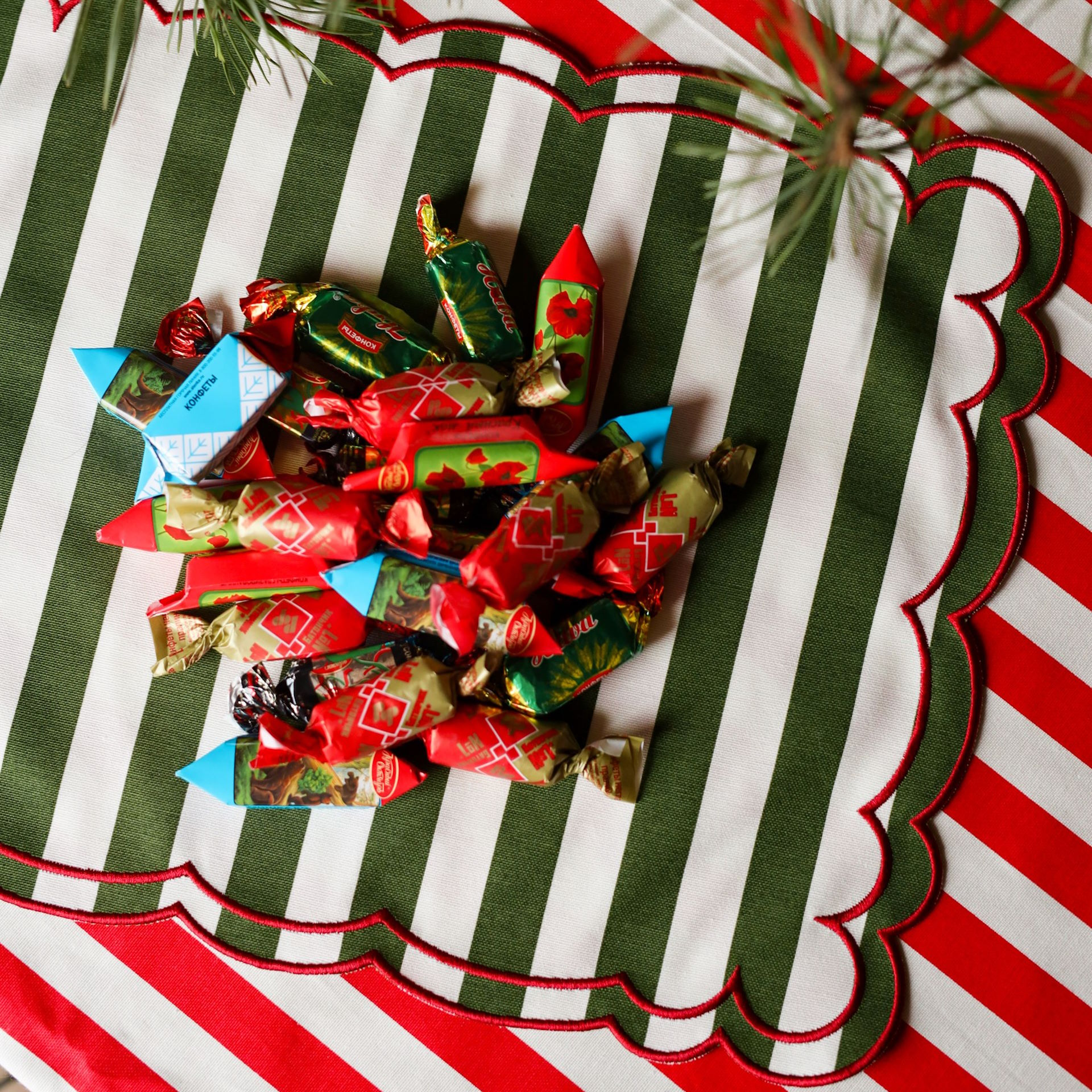 Ланчмат с вышивкой в полоску #2