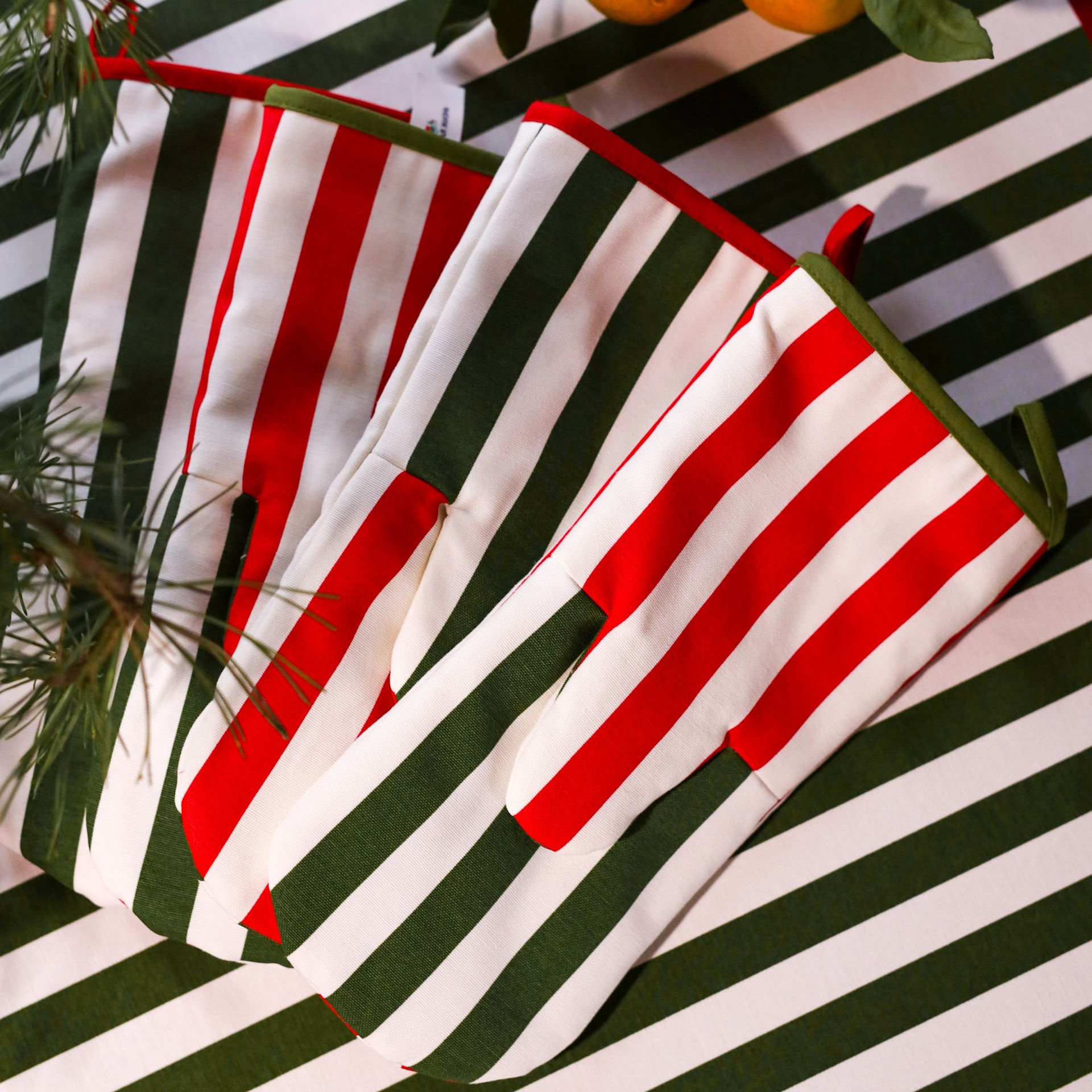 Прихватка варежка в полоску #1