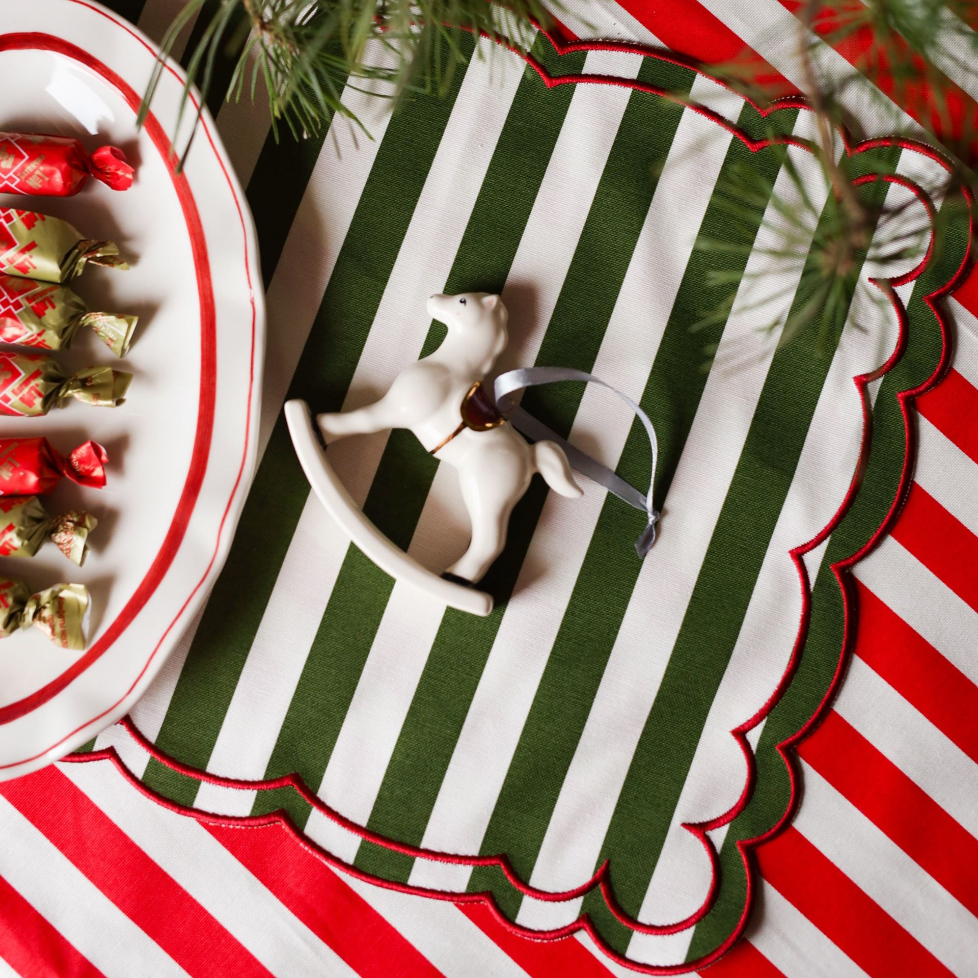 Ланчмат с вышивкой в полоску #0