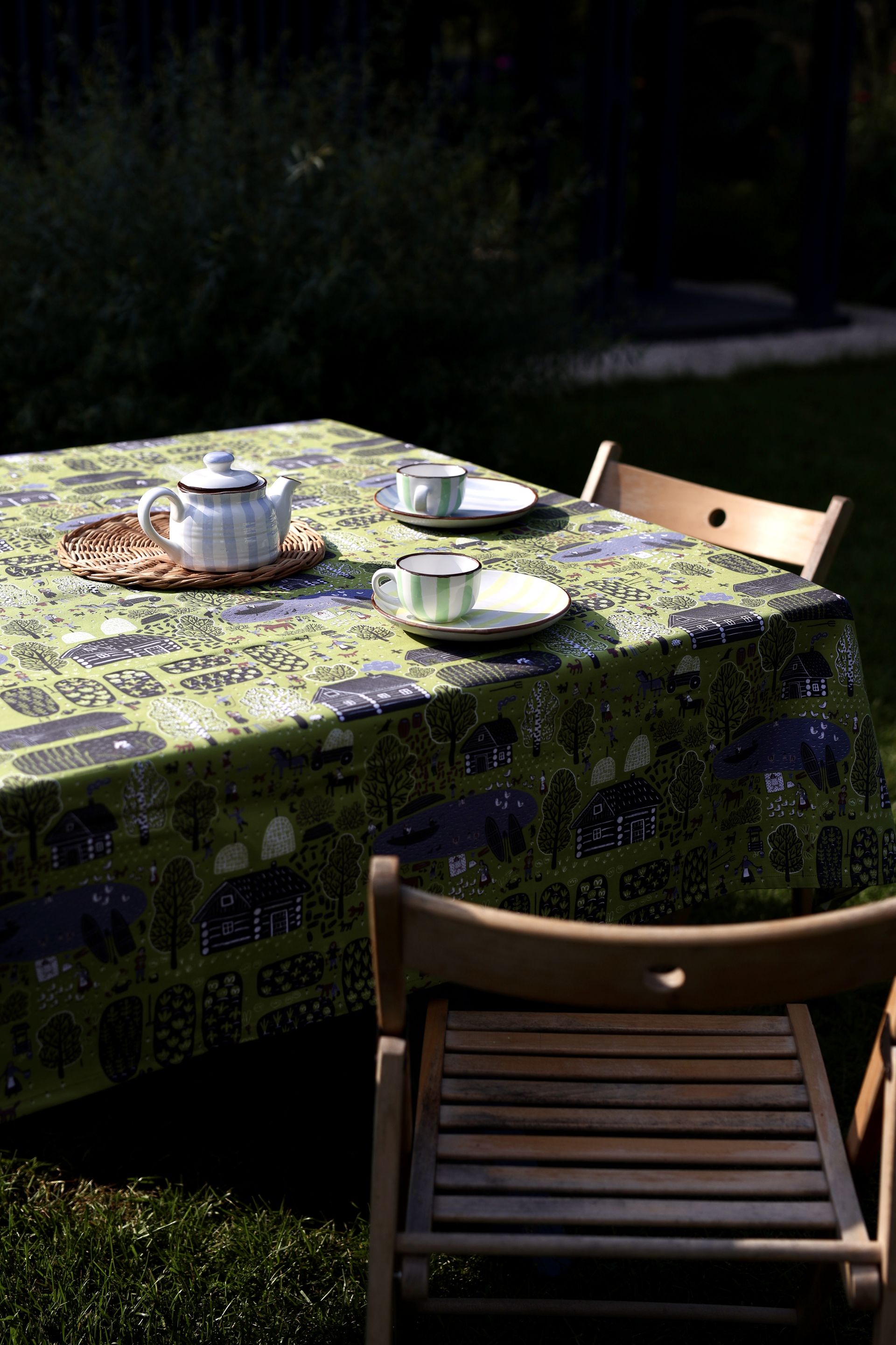 Скатерть. Серия Сельская жизнь. Зеленая деревня, Соня Уткина #1