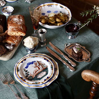 Тарелка &amp;quot;Охота&amp;quot; Заяц сидит #