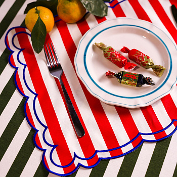 Ланчмат с вышивкой в полоску #