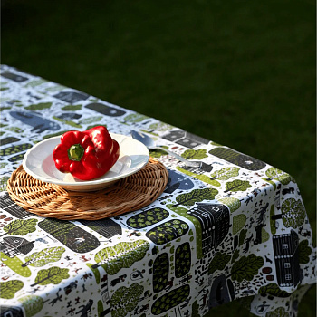 Скатерть. Серия Сельская жизнь. Белая деревня, Соня Уткина #